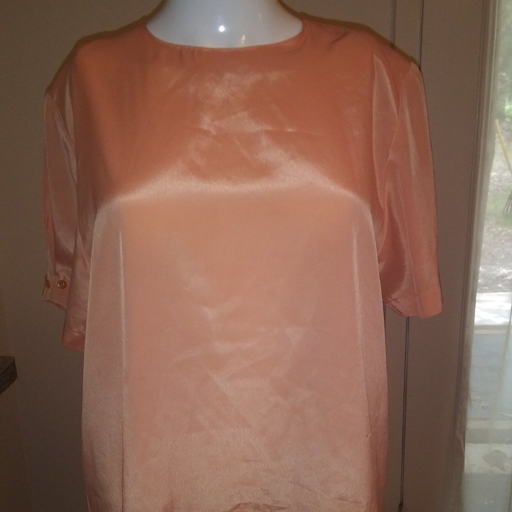 peach short sleeved blouse